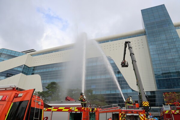 16일 대전복합터미널 서관 1층에서 화재가 발생한 상황을 가정해 2025년도 통합소방훈련이 실시됐다. /사진=대전복합터미널 제공